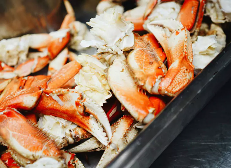 A platter of cooked crab claws. Photo by Frankie Latour on Unsplash.